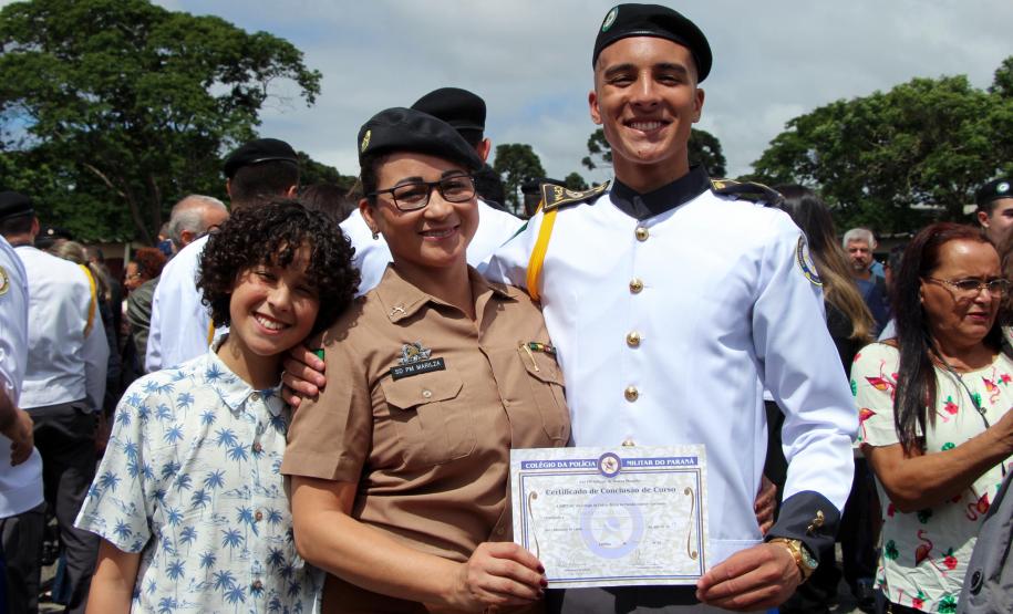 Colégio da PM em Curitiba forma 230 jovens no Ensino Médio durante solenidade militar na RMC