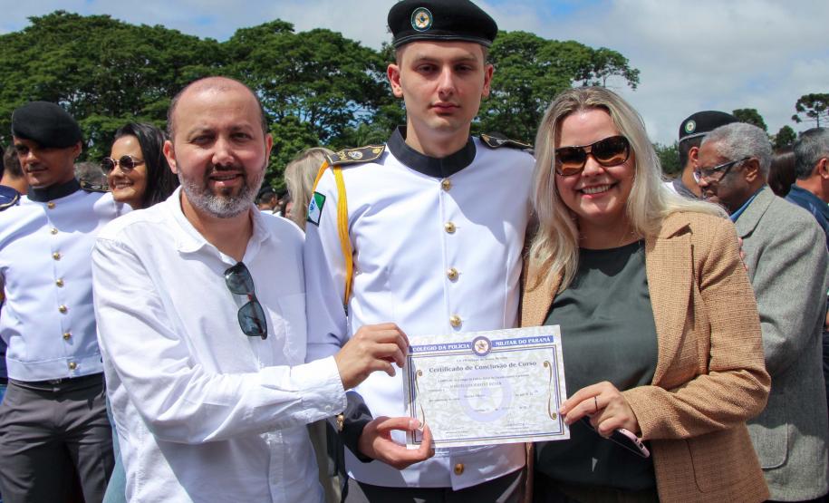 Colégio da PM em Curitiba forma 230 jovens no Ensino Médio durante solenidade militar na RMC