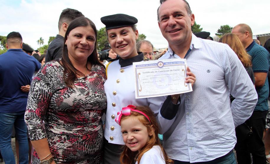 Colégio da PM em Curitiba forma 230 jovens no Ensino Médio durante solenidade militar na RMC