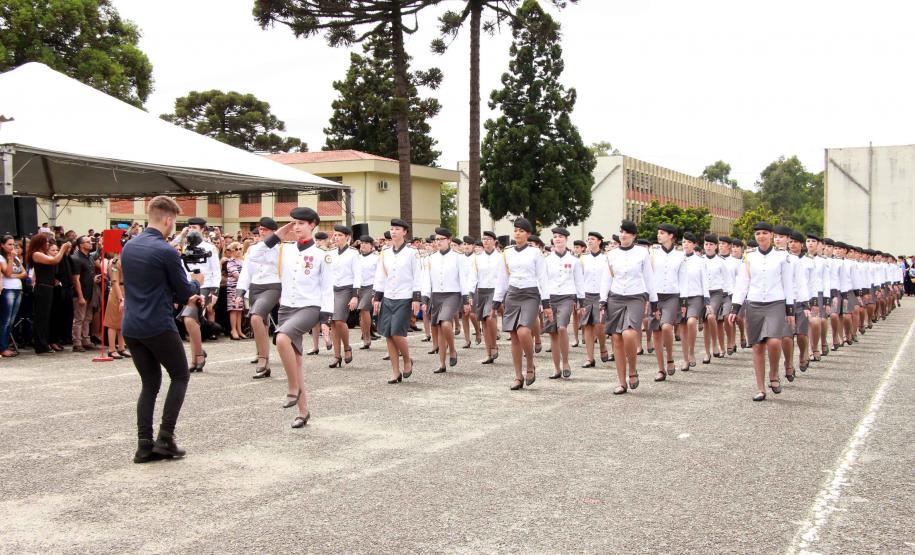 Colégio da PM em Curitiba forma 230 jovens no Ensino Médio durante solenidade militar na RMC
