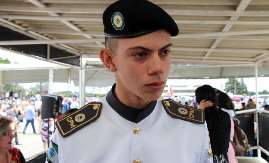 Colégio da PM em Curitiba forma 230 jovens no Ensino Médio durante solenidade militar na RMC