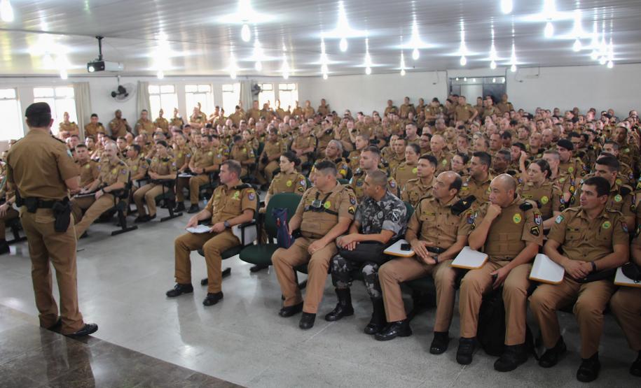 Tropa da PM que atuará na Operação Verão Maior 2019/2020 passa por nivelamento na APMG, em São José dos Pinhais (PR)