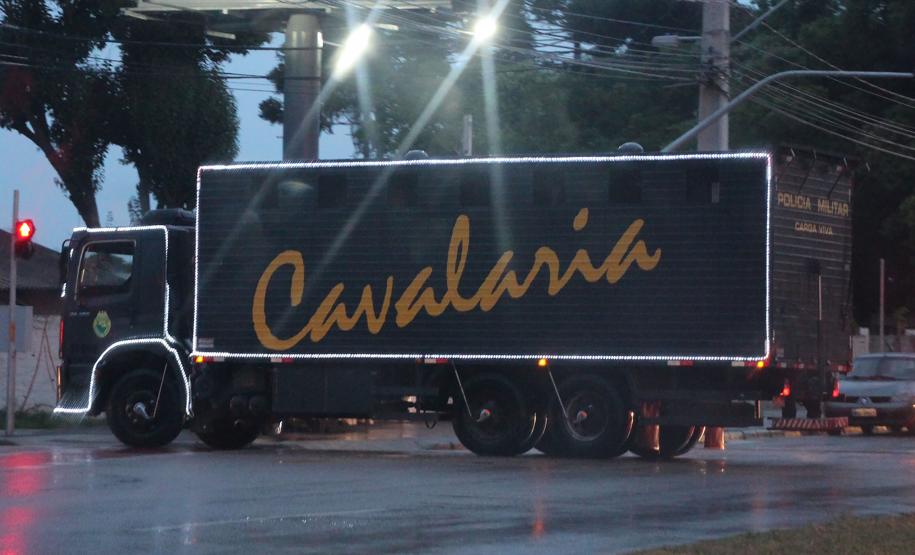 RPMon e BPTran arrecadam mais de seis mil brinquedos e fazem a alegria das crianças no Natal Itinerante em Curitiba