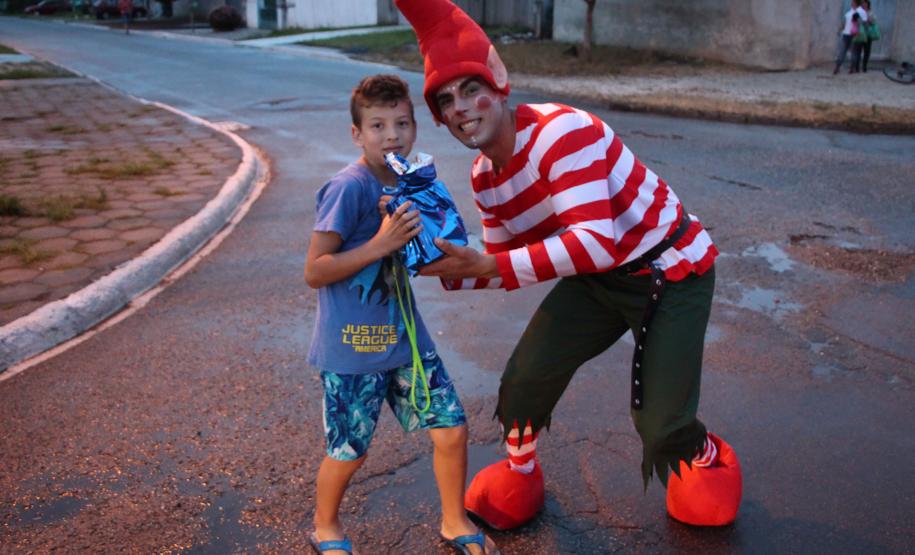 RPMon e BPTran arrecadam mais de seis mil brinquedos e fazem a alegria das crianças no Natal Itinerante em Curitiba