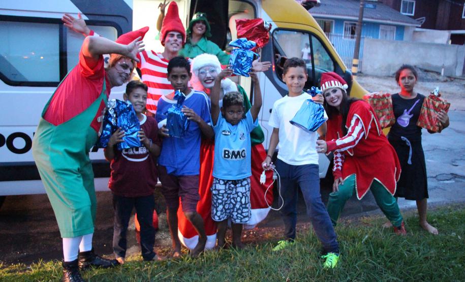 RPMon e BPTran arrecadam mais de seis mil brinquedos e fazem a alegria das crianças no Natal Itinerante em Curitiba