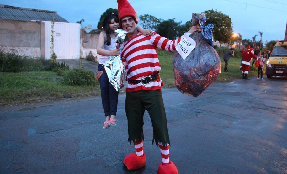 RPMon e BPTran arrecadam mais de seis mil brinquedos e fazem a alegria das crianças no Natal Itinerante em Curitiba