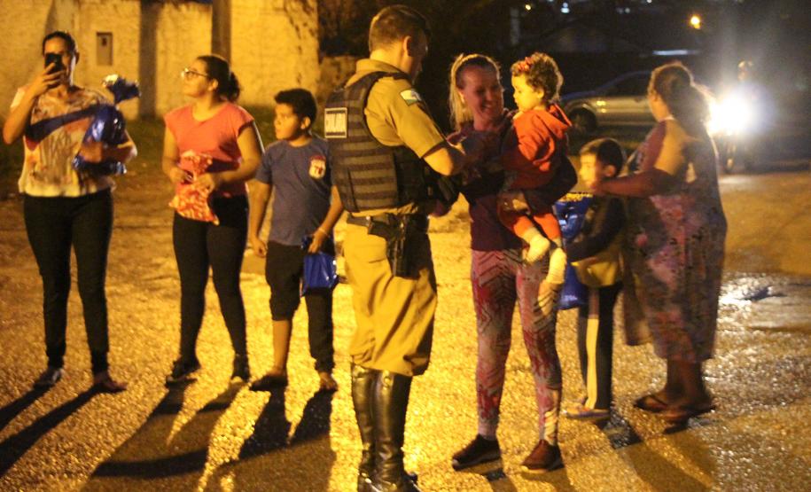 RPMon e BPTran arrecadam mais de seis mil brinquedos e fazem a alegria das crianças no Natal Itinerante em Curitiba