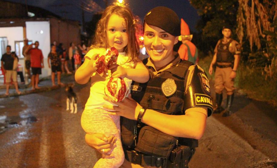 RPMon e BPTran arrecadam mais de seis mil brinquedos e fazem a alegria das crianças no Natal Itinerante em Curitiba