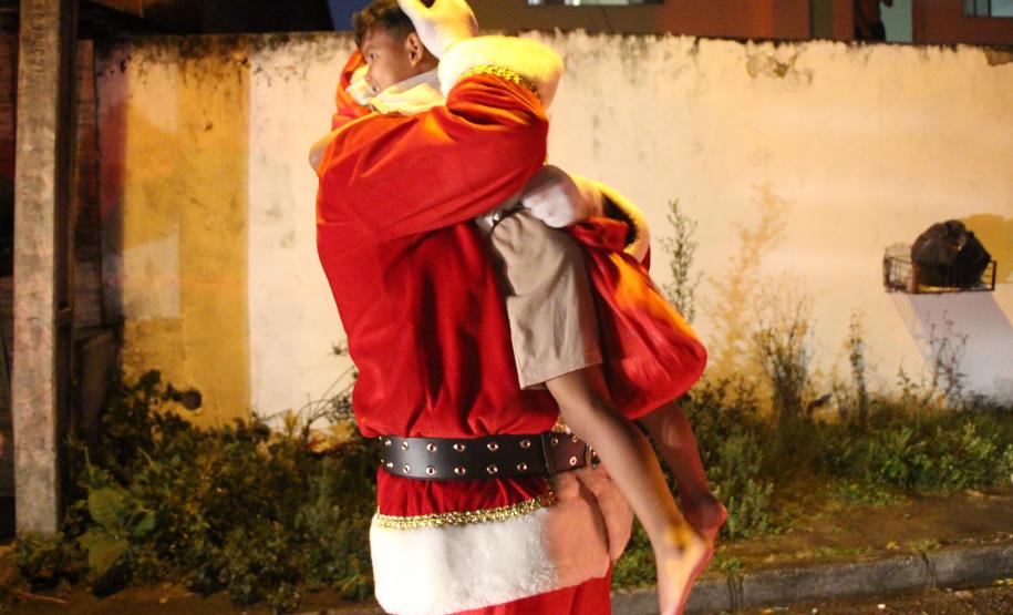 RPMon e BPTran arrecadam mais de seis mil brinquedos e fazem a alegria das crianças no Natal Itinerante em Curitiba