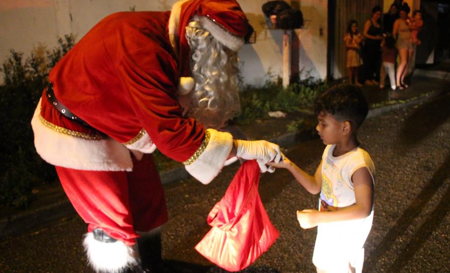 RPMon e BPTran arrecadam mais de seis mil brinquedos e fazem a alegria das crianças no Natal Itinerante em Curitiba