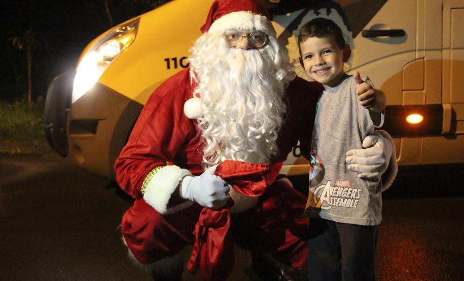 RPMon e BPTran arrecadam mais de seis mil brinquedos e fazem a alegria das crianças no Natal Itinerante em Curitiba