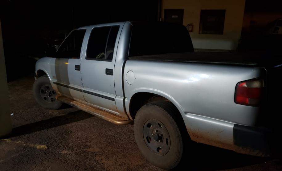 PM apreende veículo carregado com cigarros contrabandeados do Paraguai na PR 323; Carga seria entregue em Maringá (PR)