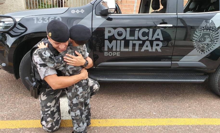 BOPE realiza sonho de crianças e entrega fardinha em Curitiba e na Região Metropolitana de Curitiba (RMC)