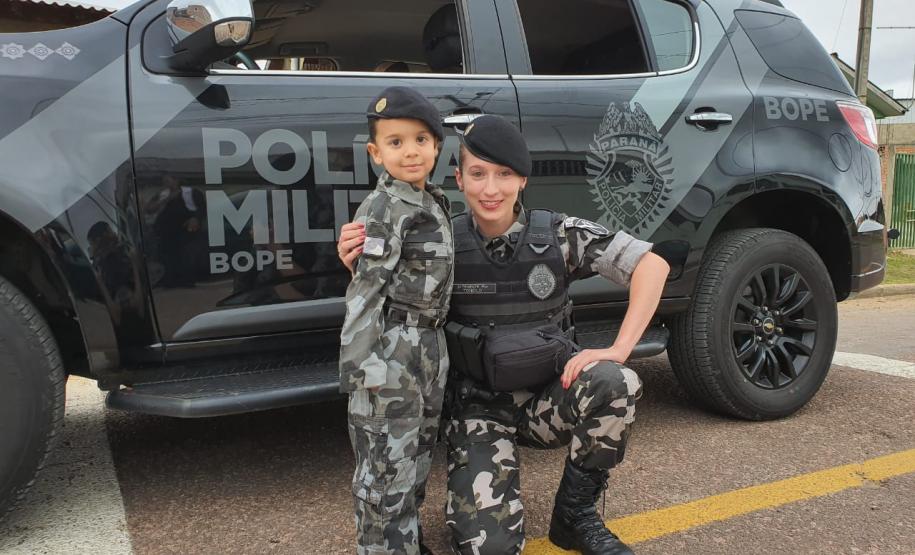 BOPE realiza sonho de crianças e entrega fardinha em Curitiba e na Região Metropolitana de Curitiba (RMC)