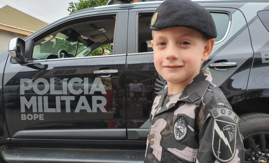 BOPE realiza sonho de crianças e entrega fardinha em Curitiba e na Região Metropolitana de Curitiba (RMC)