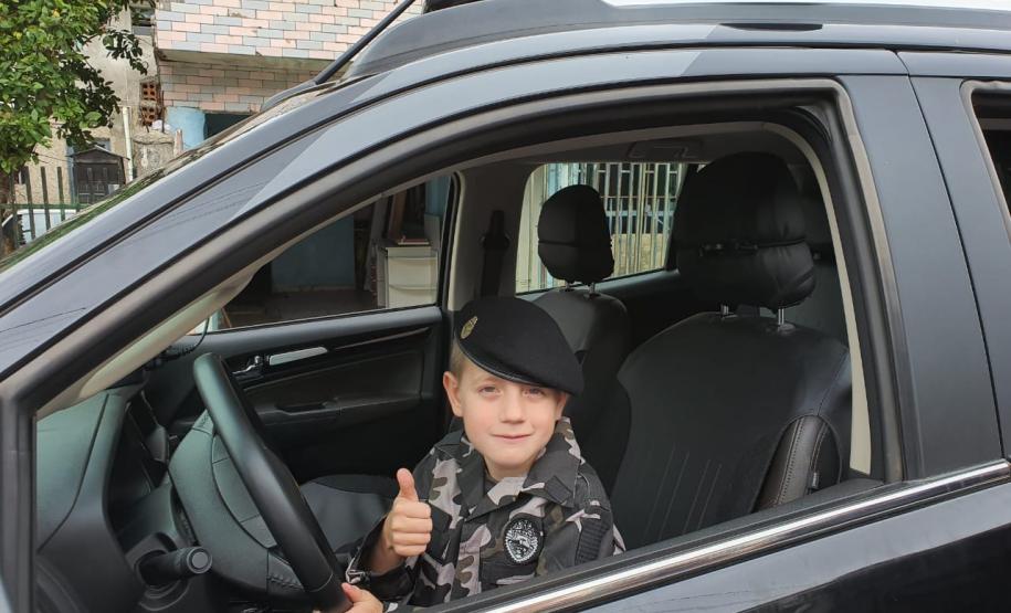 BOPE realiza sonho de crianças e entrega fardinha em Curitiba e na Região Metropolitana de Curitiba (RMC)