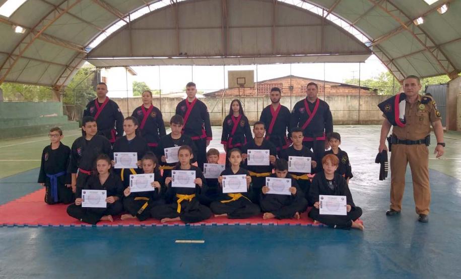 Policial do Escola Segura leva arte marcial milenar aos estudantes