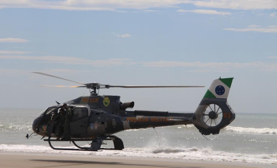 Céu e mar: Em conjunto, Corpo de Bombeiros e BPMOA fazem treinamento de guarda-vidas com apoio de aeronave em Matinhos