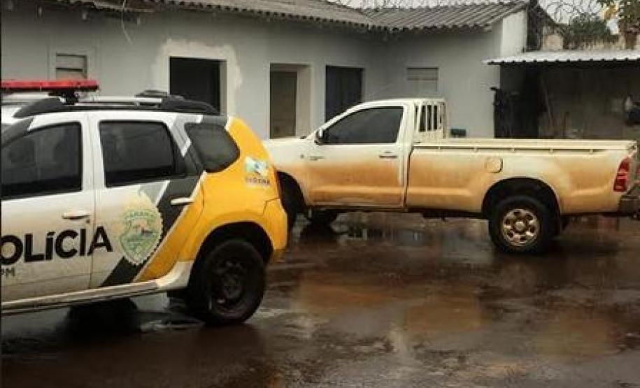 PM prende duas pessoas, recupera caminhonete roubada e apreende uma arma em Campina da Lagoa, no Centro-oeste do estado