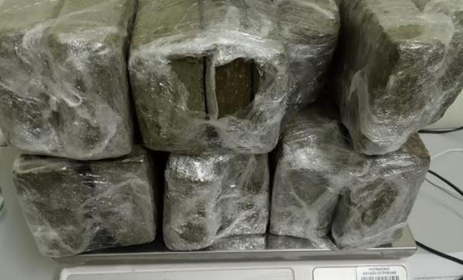 PM apreende veículo com 14 tabletes de maconha em Cruzeiro do Oeste, no Noroeste do estado