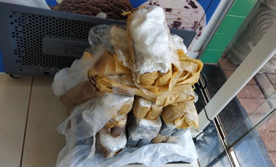 Policiais rodoviários desconfiam de história contada por motorista e encontram quase 15 quilos de cocaína no Oeste do estado