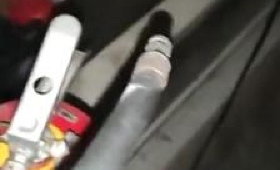 Equipe policial age rápido e cessa fogo que atingia apartamento durante a virada do ano em Matinhos (PR)