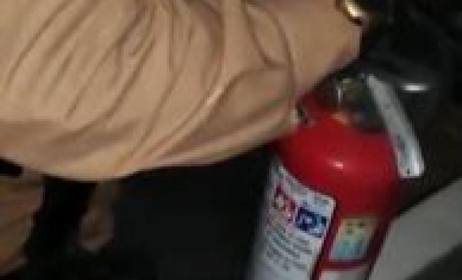 Equipe policial age rápido e cessa fogo que atingia apartamento durante a virada do ano em Matinhos (PR)