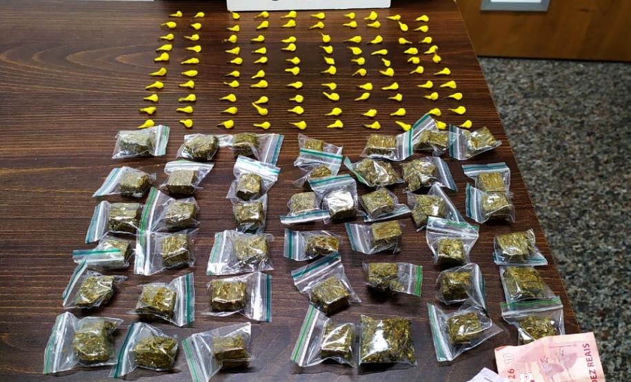 Mais de 150 unidades de maconha, crack e cocaína são apreendidas pela PM em Matinhos (PR)