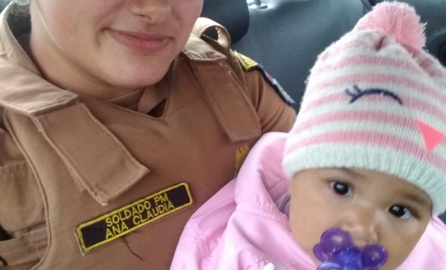 Policiais militares encontram bebê abandonado em frente de uma sorveteria na Região Metropolitana de Curitiba