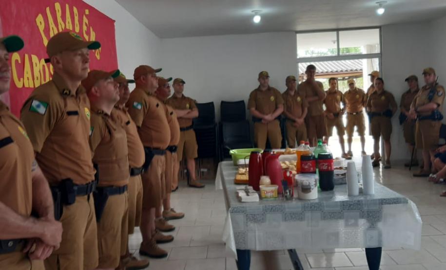 Policiais militares promovidos são homenageados durante solenidade em Pontal do Paraná (PR)