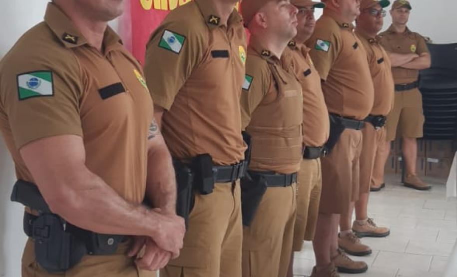Policiais militares promovidos são homenageados durante solenidade em Pontal do Paraná (PR)
