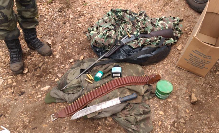 Polícia Ambiental flagra homem com arsenal para caça ilegal em Bocaiuva do Sul
