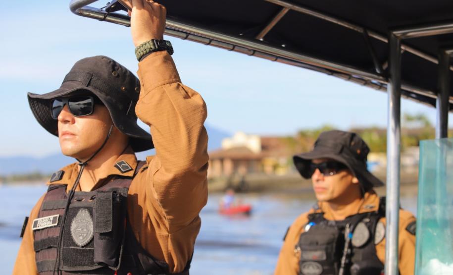 Comunidades que vivem em ilhas e áreas isoladas da Costa Leste do Paraná recebem atenção especial da PM