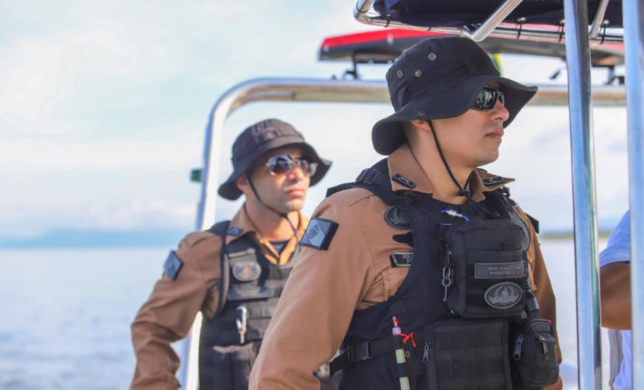 Comunidades que vivem em ilhas e áreas isoladas da Costa Leste do Paraná recebem atenção especial da PM
