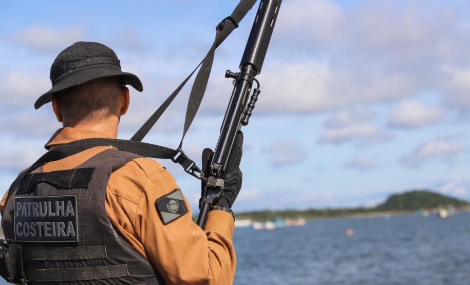 Comunidades que vivem em ilhas e áreas isoladas da Costa Leste do Paraná recebem atenção especial da PM