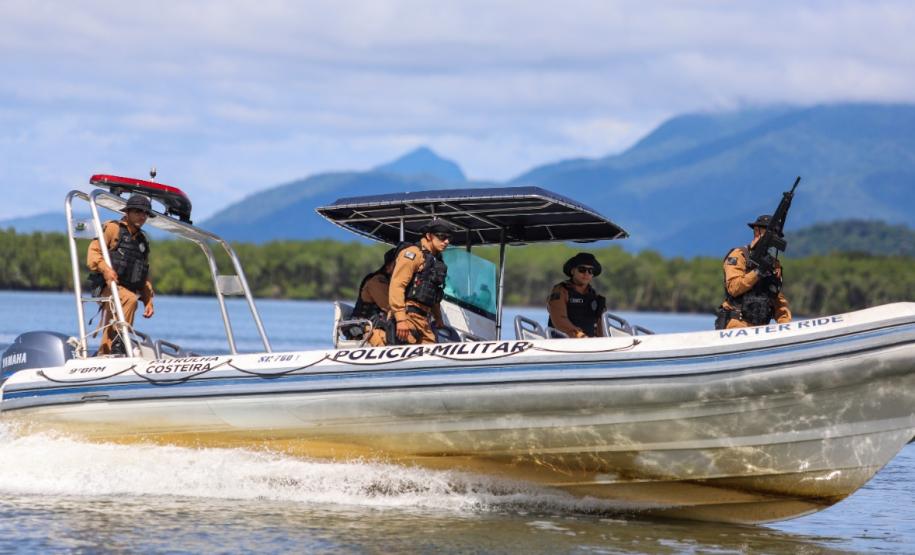 Comunidades que vivem em ilhas e áreas isoladas da Costa Leste do Paraná recebem atenção especial da PM
