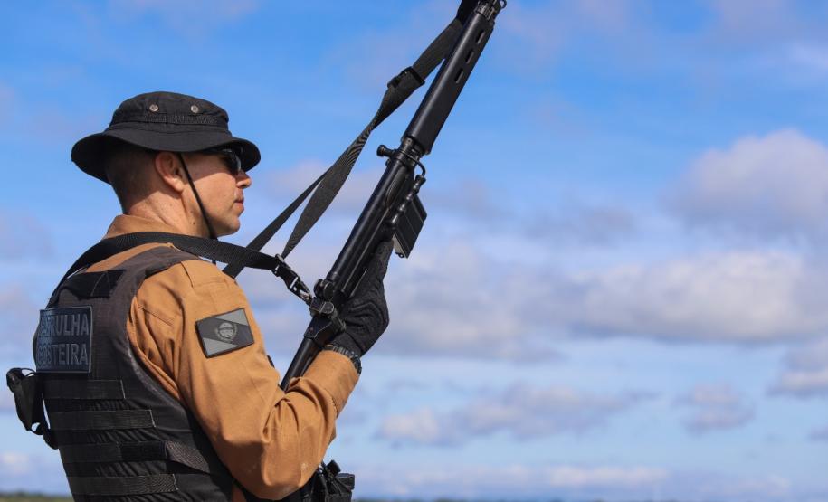 Comunidades que vivem em ilhas e áreas isoladas da Costa Leste do Paraná recebem atenção especial da PM