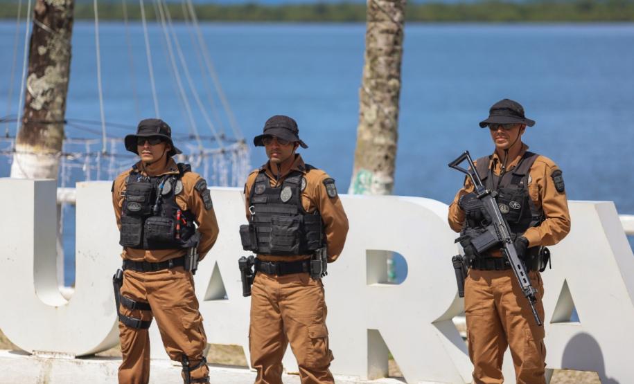 Comunidades que vivem em ilhas e áreas isoladas da Costa Leste do Paraná recebem atenção especial da PM