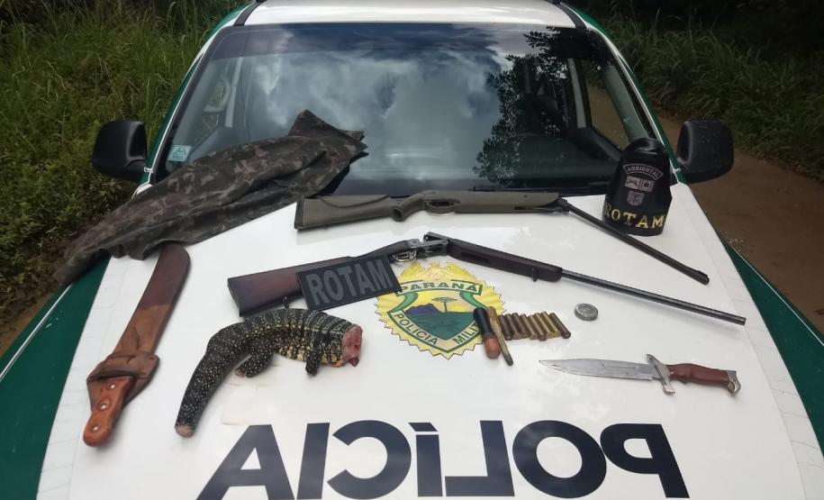 Polícia Ambiental prende dois homens, apreendem quatro espingardas e aplicam multa de R$ 14 mil no Litoral do estado