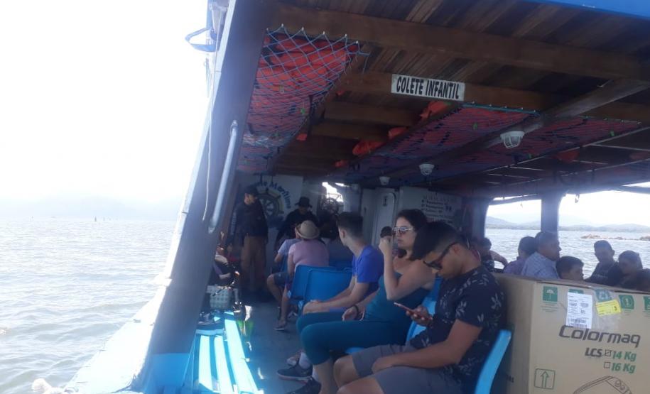 Mulher envolvida com tráfico de drogas é flagrada pela Patrulha Costeira em embarcação na Baía de Paranaguá