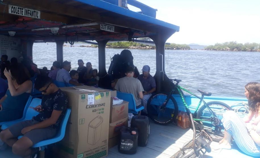 Mulher envolvida com tráfico de drogas é flagrada pela Patrulha Costeira em embarcação na Baía de Paranaguá