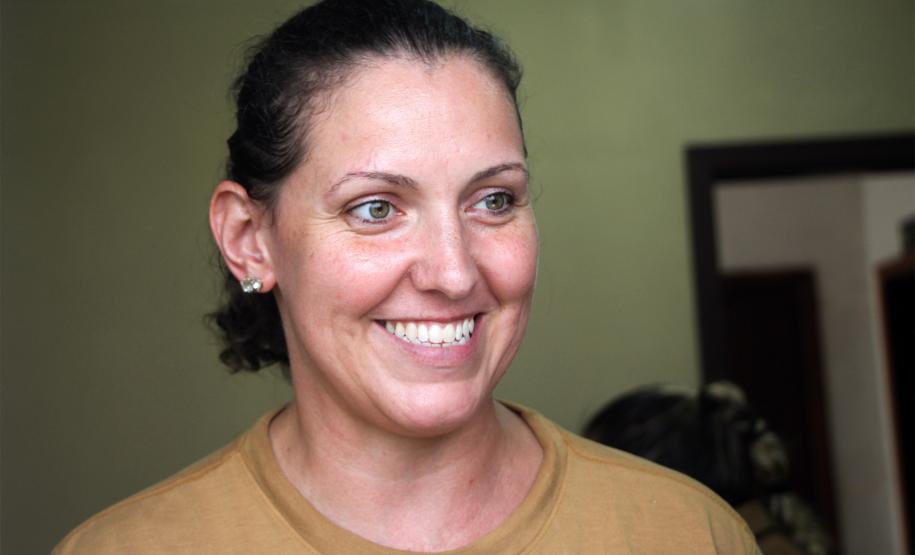 Policiais militares voluntários participam de oficina de pintura de rosto em Guaratuba