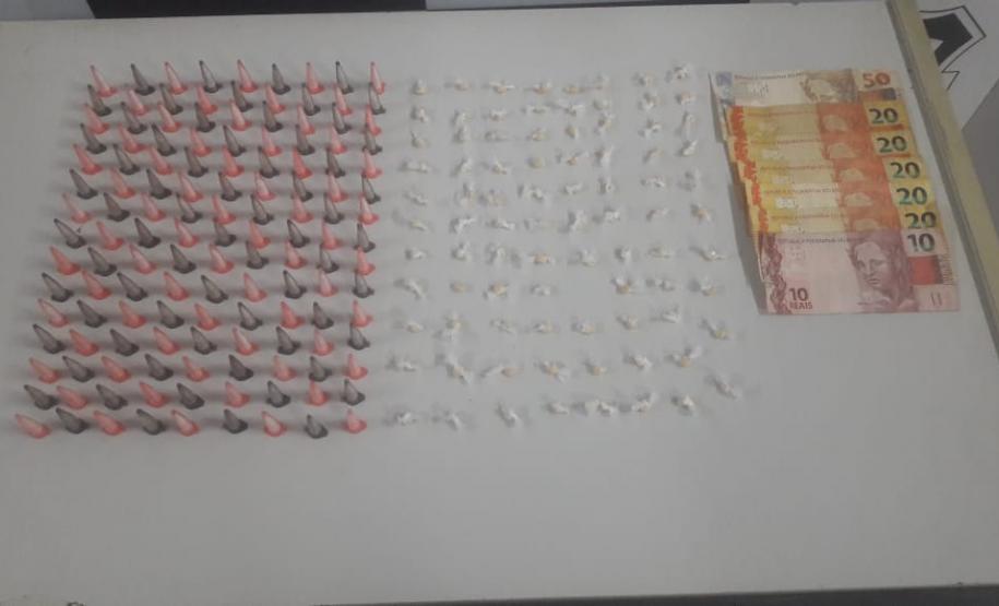 Em situações distintas, PM apreende grande quantidade de drogas prontas para a venda em Colombo, na RMC
