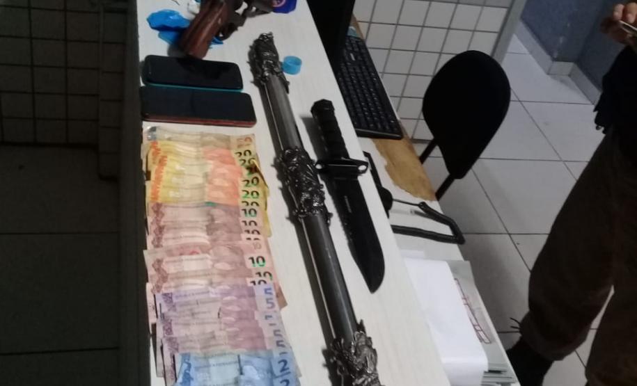 Patrulha do Sossego prende dupla e apreende mais de 80 porções de crack e cocaína em Paranaguá (PR)