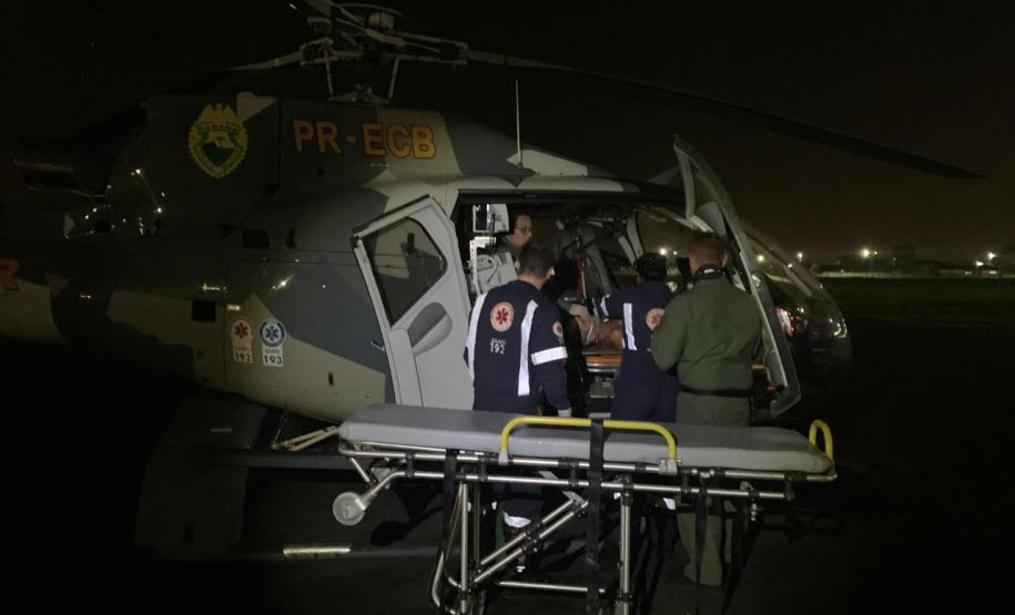 Helicóptero faz voo noturno para salvar vítima de AVC em Matinhos (PR), no Litoral