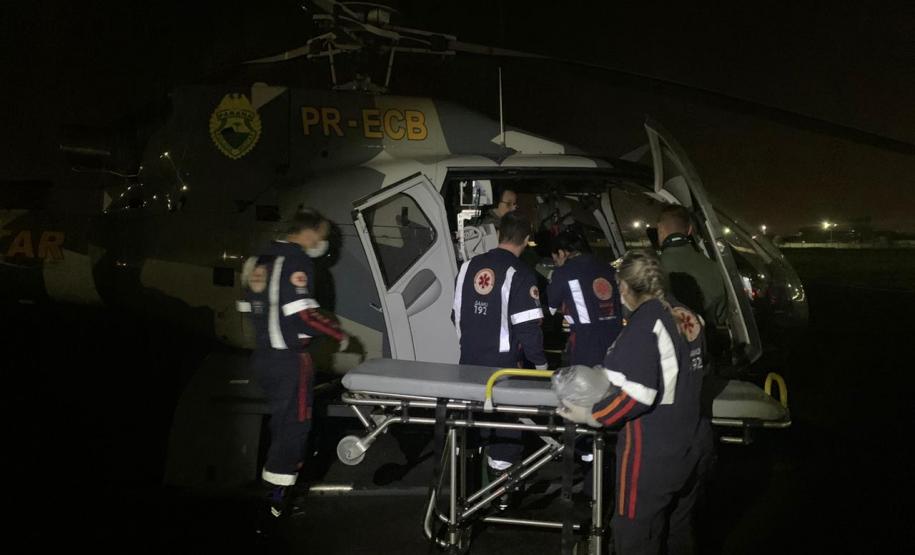 Helicóptero faz voo noturno para salvar vítima de AVC em Matinhos (PR), no Litoral