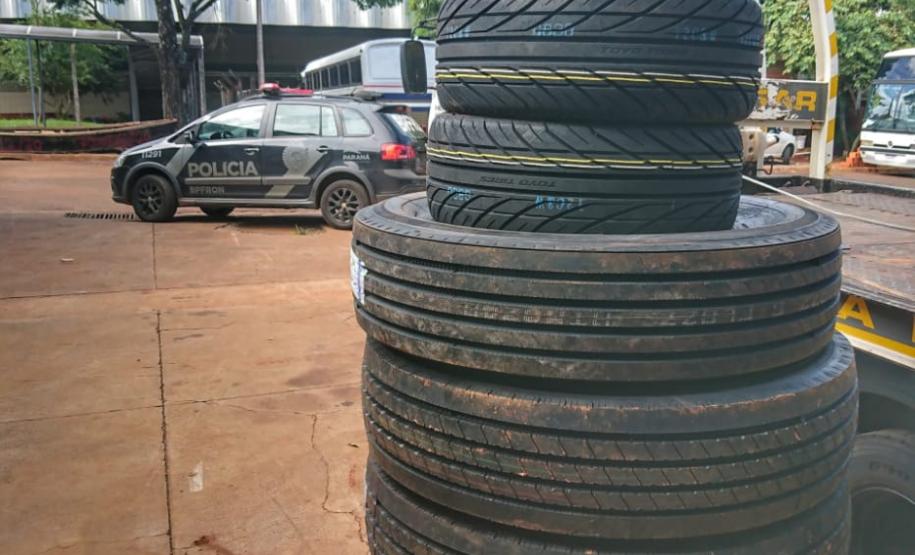 Em ocorrências distintas, BPFron apreende 33,5 pacotes de cigarros, 25 pneus e dois rádio comunicadores contrabandeados no Oeste do Paraná