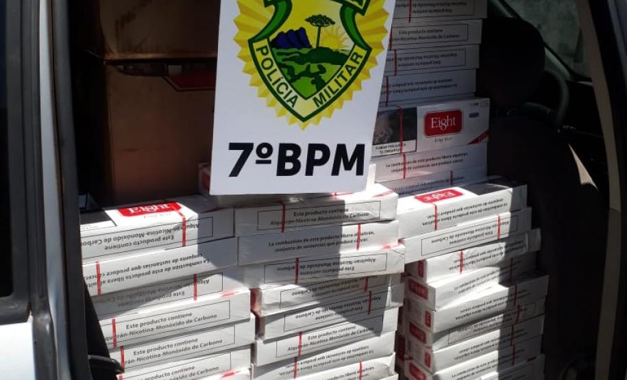 Policiais apreende veículo com caixas de cigarros contrabandeados em Tuneiras do Oeste, no Noroeste do estado