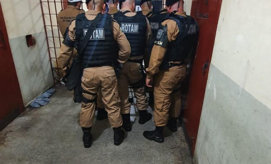 PM de Londrina (PR) libera agente penitenciário feito refém na Penitenciária Estadual