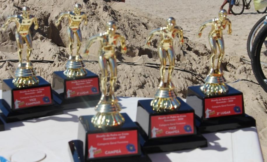 Desafio da Pedra do Cristo estimula competição entre guarda-vidas do Corpo de Bombeiros em Guaratuba